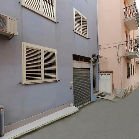 Tyttyhouse Apartment Giardini-Naxos